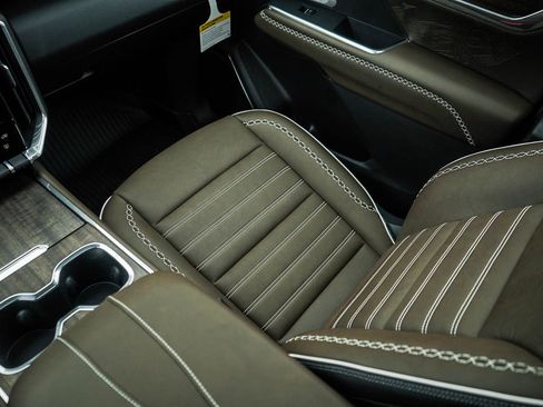 New 2026 GMC Acadia Denali Ultimate w/ LPO, Floor Liner Package AWD/4WD image 27
