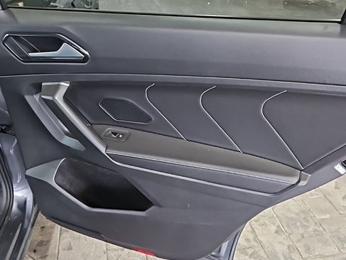 Used 2022 Volkswagen Tiguan SE image 14