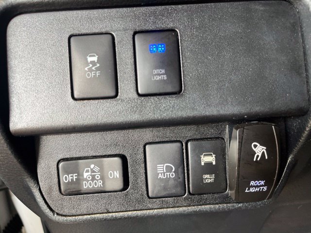 Used 2022 Toyota Tacoma SR5 w/ Technology Package RWD image 19