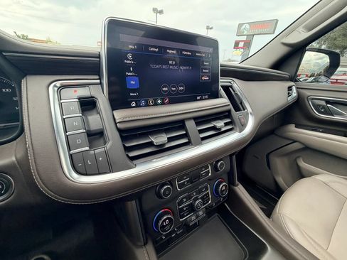 Used 2021 Chevrolet Suburban Z71 AWD/4WD image 17