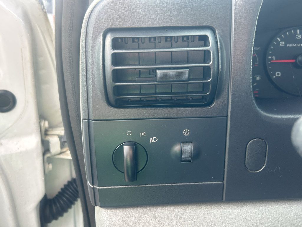 Used 2005 Ford F350 XLT RWD image 16