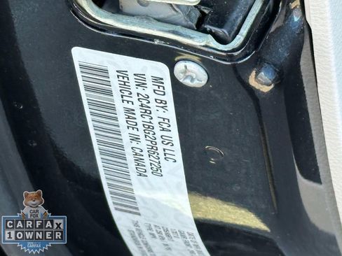 Used 2023 Chrysler Pacifica Touring-L FWD image 18