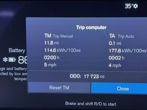 Used 2023 Volvo XC40 Recharge Core image 23