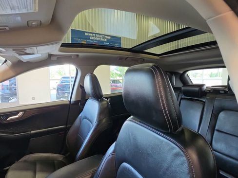Used 2020 Ford Escape Titanium w/ Titanium Premium Package 2.0 AWD/4WD image 17
