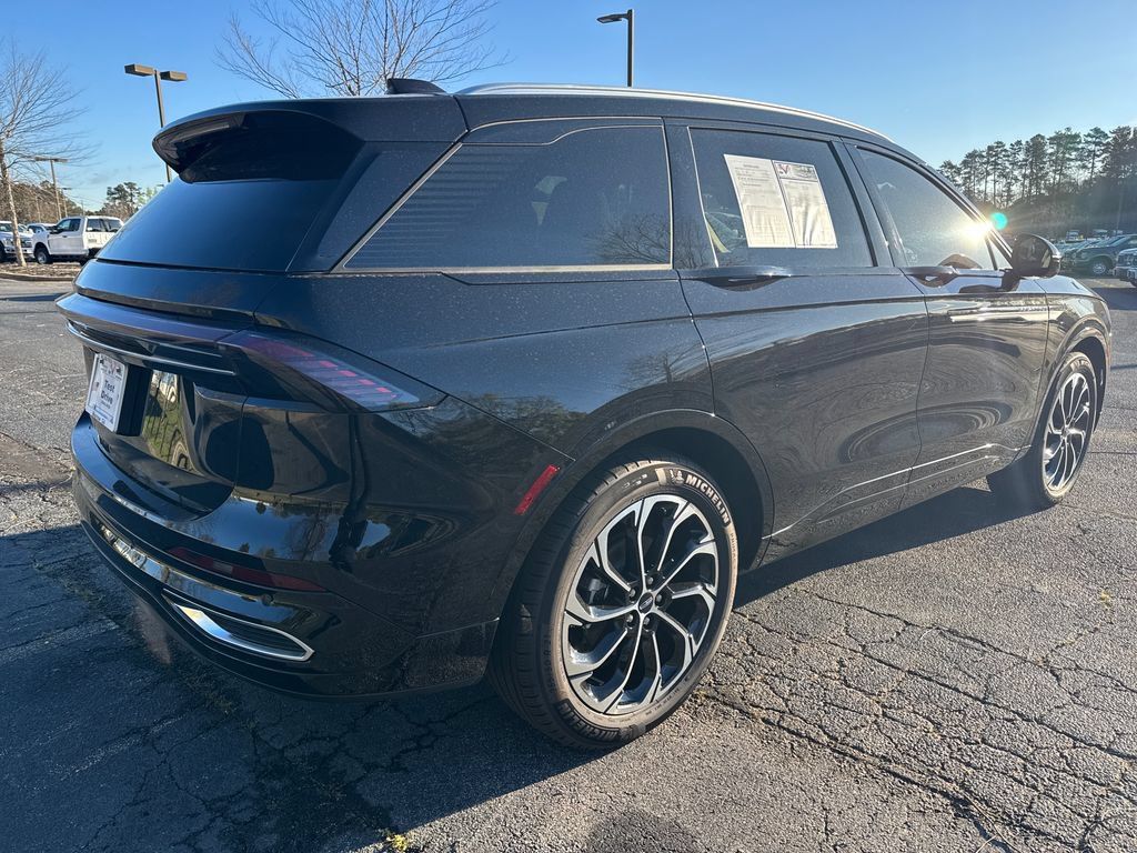 Used 2025 Lincoln Nautilus Reserve AWD/4WD image 6