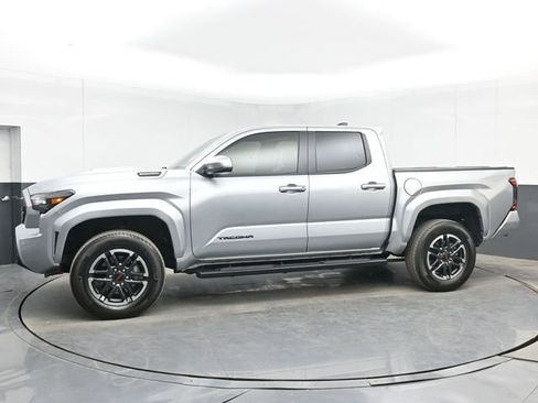 Used 2025 Toyota Tacoma TRD Sport w/ TRD Sport Upgrade Package AWD/4WD image 11