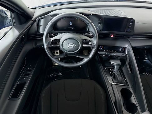 Certified 2025 Hyundai Elantra Sport FWD image 4
