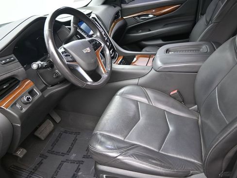 Used 2020 Cadillac Escalade Luxury image 13