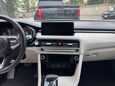 Used 2025 Genesis G70 2.5T image 18