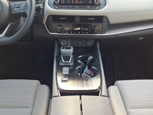 Used 2023 Nissan Rogue SV FWD image 11