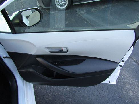 Used 2022 Toyota Corolla LE image 28