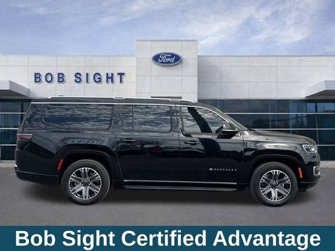 Used 2023 Jeep Wagoneer L Series II image 3