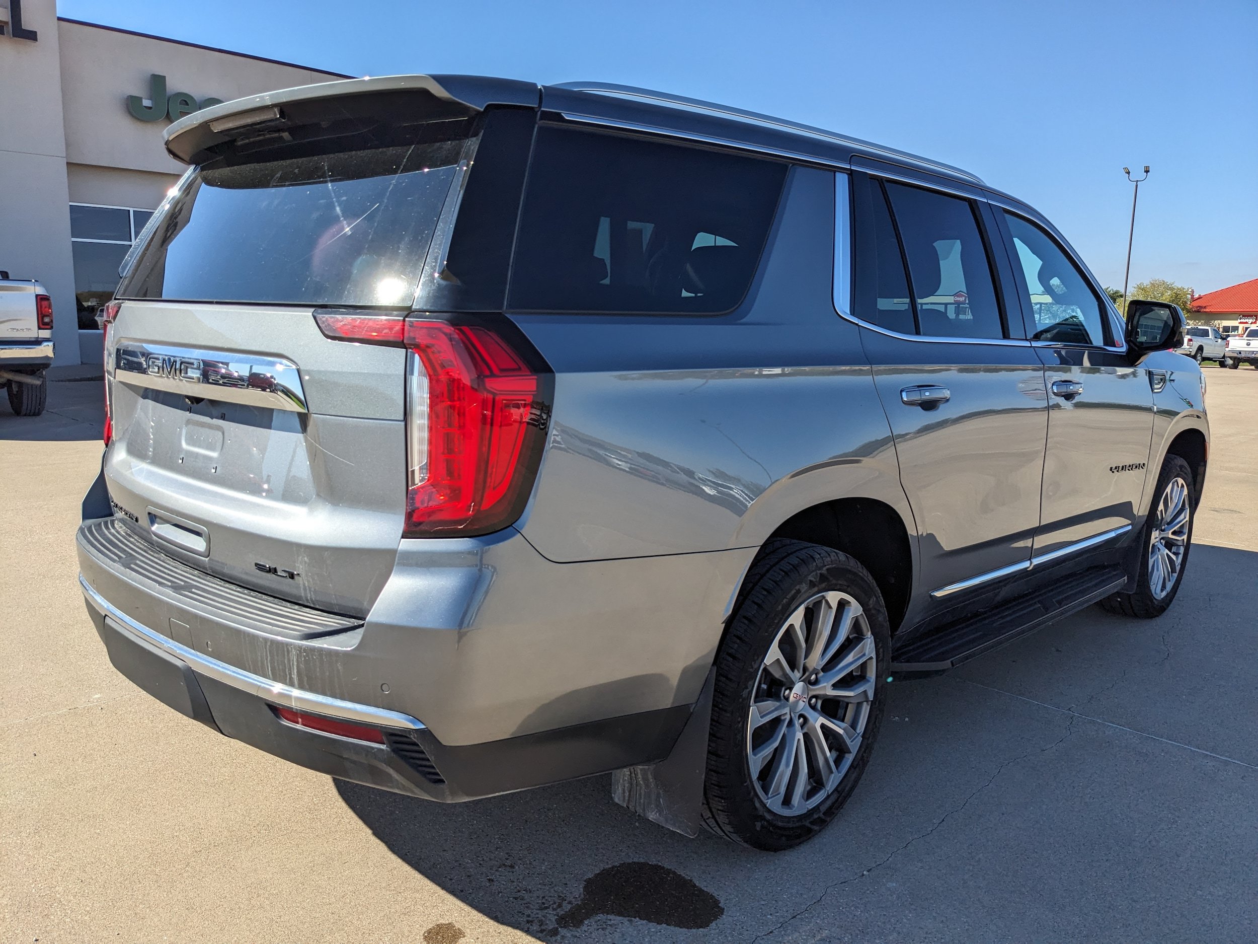 Used 2021 GMC Yukon SLT w/ SLT Luxury Plus Package AWD/4WD image 8