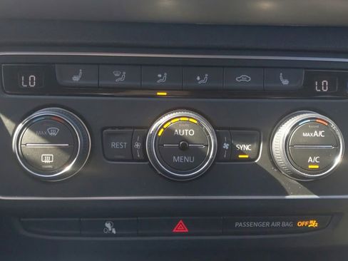 Used 2018 Volkswagen Atlas SE w/ R-Line Package image 26