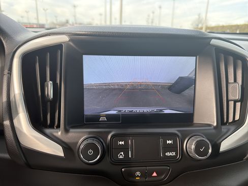 Used 2023 GMC Terrain SLT image 16