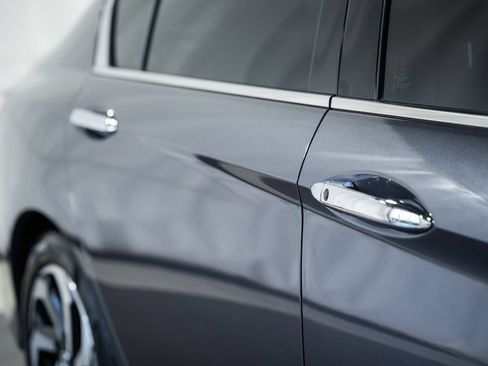 Used 2017 Honda Accord EX-L image 13