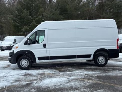 Used 2025 RAM ProMaster 2500 w/ Convenience Group image 4