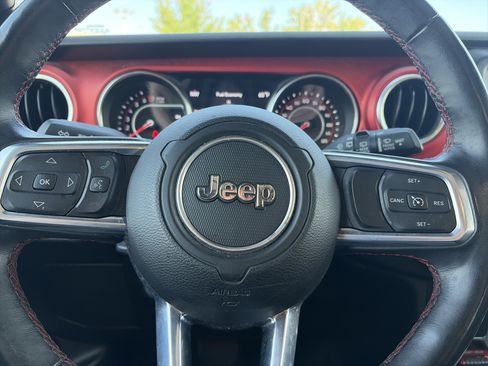 Used 2019 Jeep Wrangler Unlimited Rubicon w/ LED Lighting Group AWD/4WD image 17