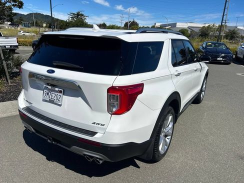 Used 2023 Ford Explorer Platinum w/ Technology Package AWD/4WD image 5