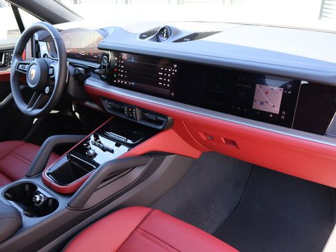 New 2026 Porsche Cayenne S image 27