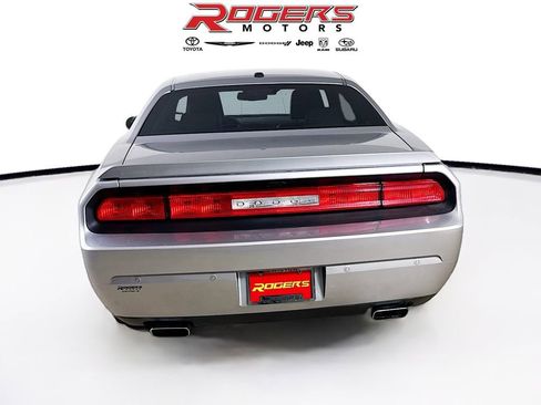 Used 2014 Dodge Challenger SXT RWD image 7