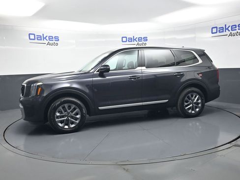 Certified 2025 Kia Telluride LX FWD image 5