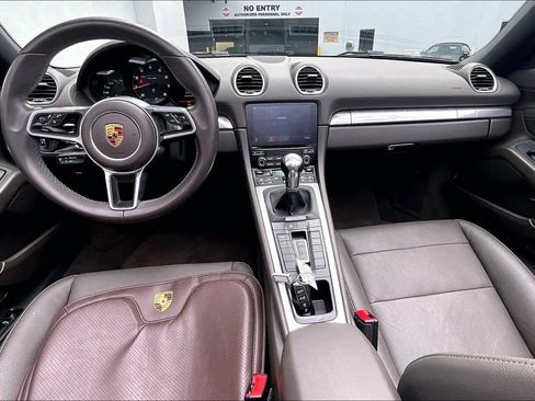 Used 2021 Porsche 718 Boxster RWD image 15