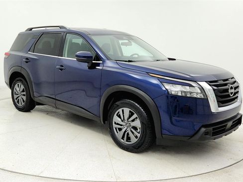 Used 2025 Nissan Pathfinder SV FWD image 7