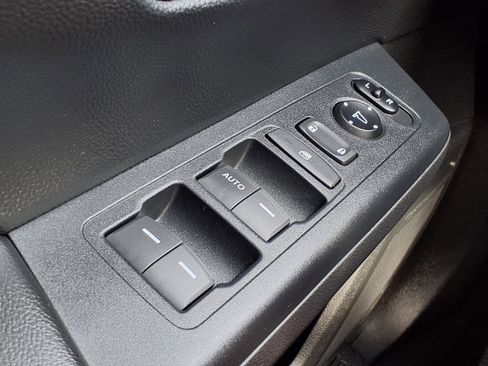 Used 2025 Honda CR-V LX image 10