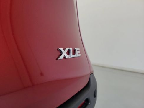Used 2025 Toyota Sienna XLE w/ XLE Plus Package FWD image 8