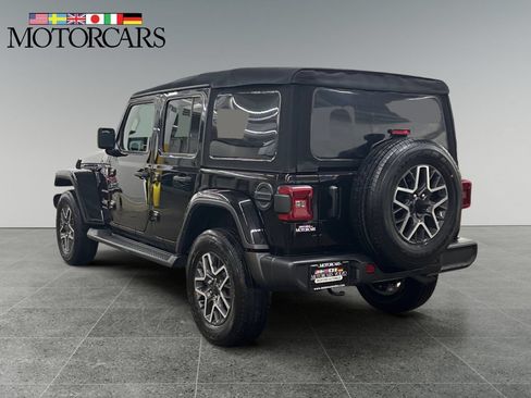 Used 2024 Jeep Wrangler Unlimited Sahara w/ Technology Group AWD/4WD image 5