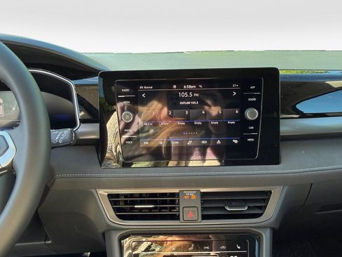New 2026 Volkswagen Taos SE AWD/4WD image 17