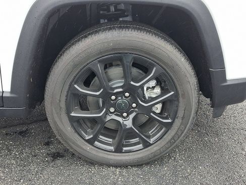 New 2026 Jeep Compass Latitude image 8