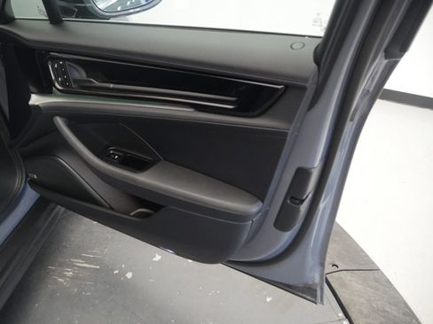 Certified 2025 Porsche Panamera image 25