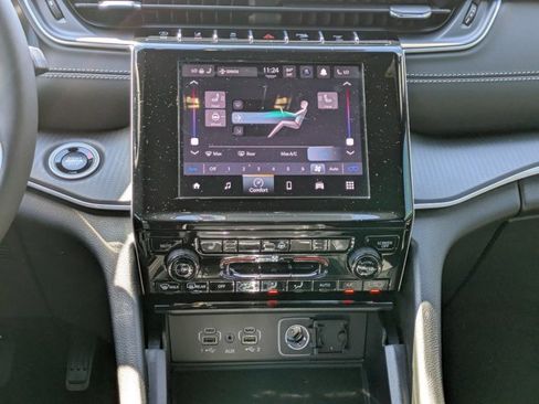 New 2025 Jeep Grand Cherokee Altitude image 16