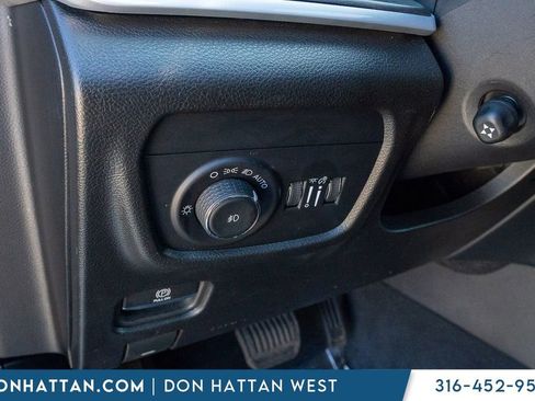 Used 2024 Jeep Grand Cherokee L Limited w/ Luxury Tech Group II image 16