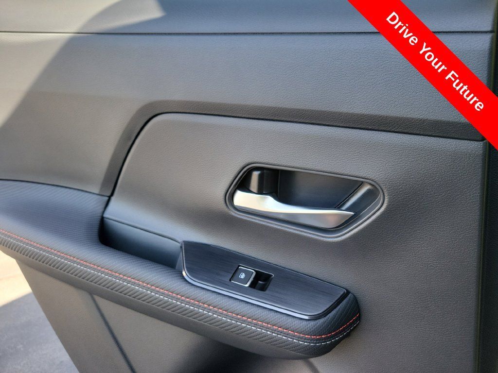 Used 2025 Nissan Kicks SR AWD/4WD image 21
