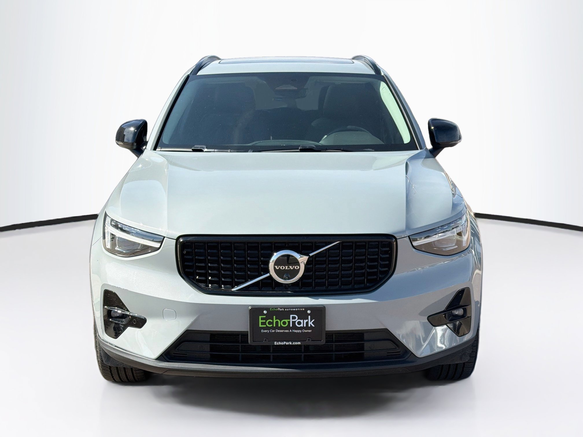 Used 2026 Volvo XC40 B5 Plus AWD/4WD image 2