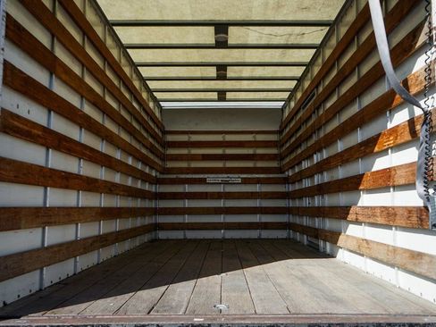 Used 2017 Ford F550 2WD Regular Cab Super Duty image 9