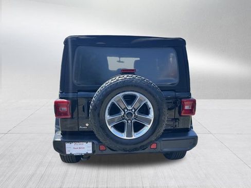 Used 2019 Jeep Wrangler Unlimited Sahara AWD/4WD image 7