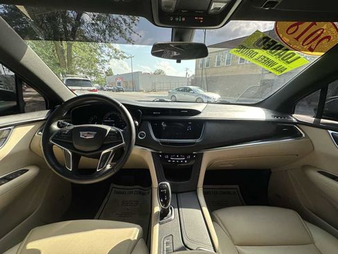 Used 2018 Cadillac XT5 AWD image 16