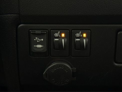 Used 2016 Toyota Sienna SE w/ SE Preferred Package FWD image 24