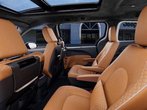 New 2026 Chrysler Pacifica Pinnacle FWD image 25