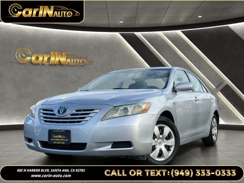 Used 2009 Toyota Camry LE FWD image 1