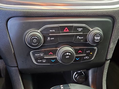Used 2020 Dodge Charger SXT w/ Blacktop Package RWD image 15