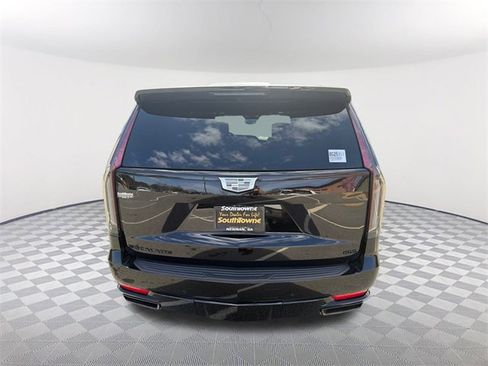 Used 2024 Cadillac Escalade Sport Platinum w/ LPO, ONYX Package image 6