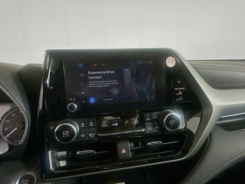 Used 2024 Toyota Highlander XLE image 22