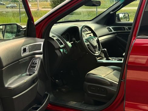 Used 2015 Ford Explorer XLT w/ Equipment Group 202A AWD/4WD image 6