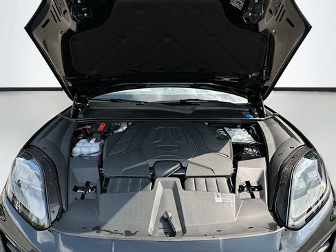 New 2026 Porsche Cayenne Coupe AWD/4WD image 32