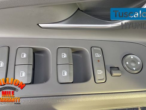 Used 2024 Hyundai Elantra SEL image 14